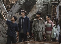 Rời 'Running Man', Lee Kwang Soo vẫn 'kém may mắn' như thường: Đến nhà sếp chơi cũng bị sụt hố suýt mất mạng trong 'Sinkhole'