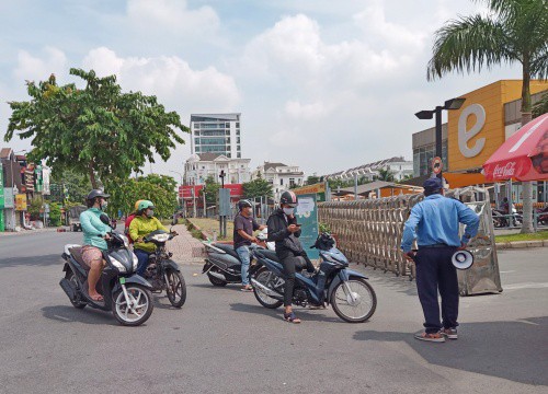 Siêu thị Emart Gò Vấp tạm đóng cửa: Người đợi, người tá hỏa tìm chỗ mua hàng