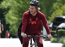 'Thánh' Karius tái hợp Liverpool, đạp xe sóng đôi Van Dijk tại Áo