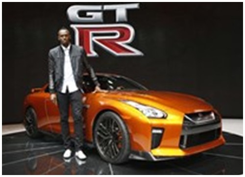 "Tia chớp" Usain Bolt và chiếc Nissan được làm riêng cho mình