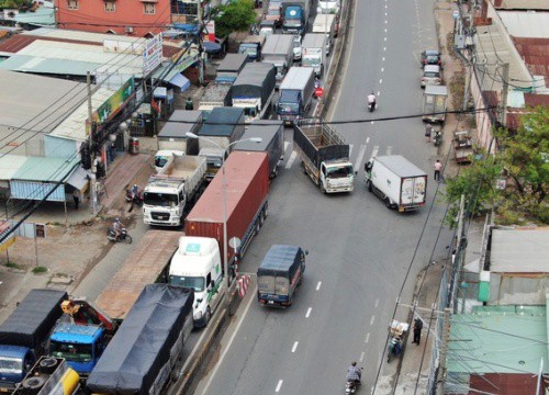 TP.HCM ưu tiên xét nghiệm cho tài xế xe tải chở hàng