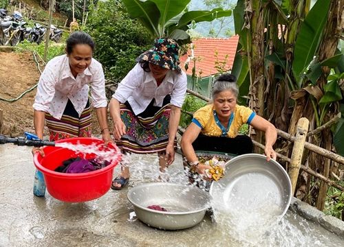 Bể nước thắm tình quân dân