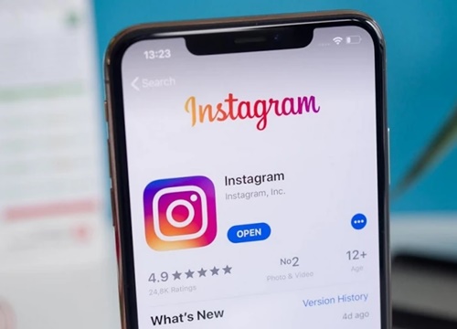 Instagram thử nghiệm banner nhắc người đăng ký sử dụng Facebook