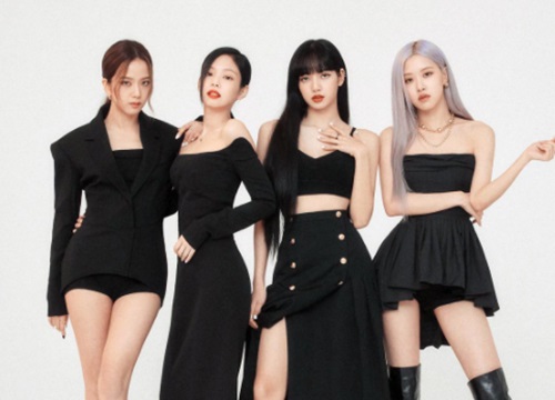 Khổ thân fan BLACKPINK: Idol không comeback nhưng vẫn tốn tiền, sắm tạp chí thời trang quanh năm mà "sạt nghiệp"