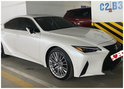 Lexus IS 2021 vừa mua đã bán lại tại Việt Nam, lỗ 200 triệu đồng