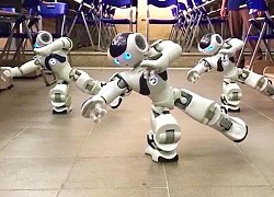 Màn múa uyển chuyển của robot tại ĐH Bách khoa Hà Nội