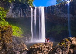 Ngắm thác nước được ví như "nàng công chúa ngủ trong rừng" ở Tây Nguyên