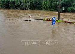 Người dân Liège (Bỉ) cứu nhau trong nước lũ