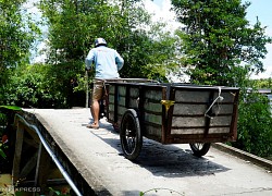 Người dân mong xây mới &#8216;cầu thủng&#8217;