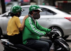 &#8220;Tài xế grab bike già nhận cuốc xe nặng cả trăm cân, CĐM vội khuyên nhủ: &#8216;Ngồi sau khéo còn an toàn hơn&#8217;