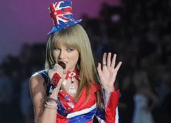 Taylor Swift tại Victoria's Secret năm xưa: 2 lần đều "chặt đẹp" dàn thiên thần, nhưng lại dấy lên nghi vấn nghỉ chơi với chị em thân thiết?