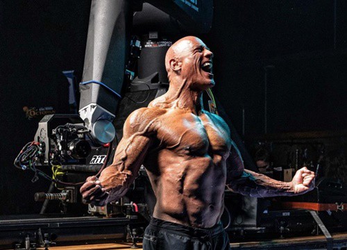 The Rock tặng 10.000 USD cho nhân viên đoàn phim