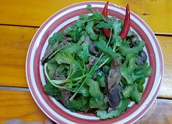 2 Cách làm lòng gà xào mướp đắng và chuối xanh lạ miệng, hao cơm