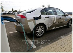 Anh tăng tốc trong cuộc đua về xe điện