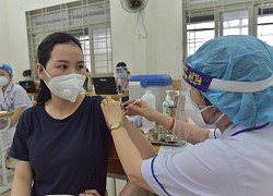 Chuyển chiến lược chống COVID-19: Cứu F0 nặng & tiêm vắc xin nhanh
