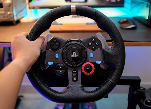 Dịch vụ cho thuê vô lăng lái xe, máy chơi game PS4 nở rộ mùa dịch