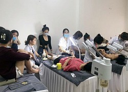 Hà Nội: Bắt quả tang tiệm spa, quán bi-a &#8220;âm thầm&#8221; hoạt động
