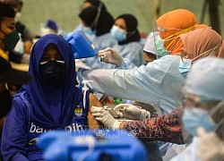 Người dân Indonesia vẫn tập trung cầu nguyện bất chấp dịch bệnh