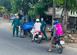 Phường thu phí cấp giấy đi đường, Chủ tịch bị tạm đình chỉ công tác