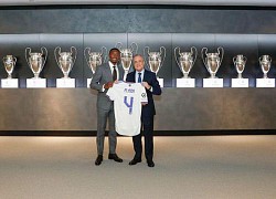 Alaba nhận số áo Ramos để lại ở Real Madrid