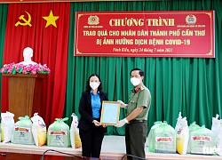 Công an An Giang tặng gần 1.000 suất quà cho bà con nghèo TP Cần Thơ