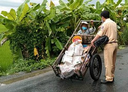 Giám đốc công an tỉnh gửi thư khen thiếu tá CSGT tặng tiền, mì cho cụ bà nhặt ve chai