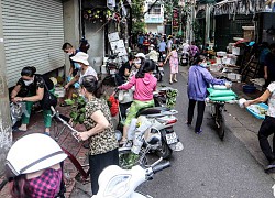 Hà Nội: Chỉ thị giãn cách xã hội ban hành lúc nửa đêm, chợ sáng ngày rằm vẫn đông người