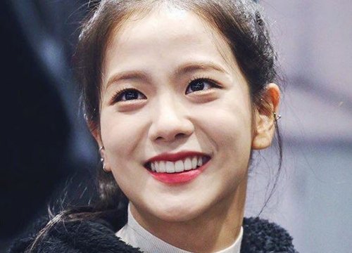 Jisoo (BLACKPINK) đã làm một fan nhí bật khóc, sự thật đằng sau hé lộ tính cách đời thường đáng yêu