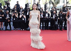 Nghệ sĩ gặp sự cố khi mặc váy lông vũ trên thảm đỏ Cannes