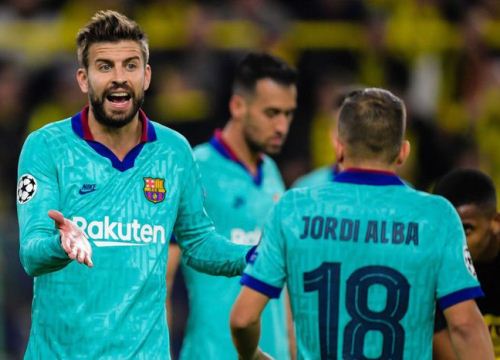 Pique, Busquets từ chối giúp đỡ Barca