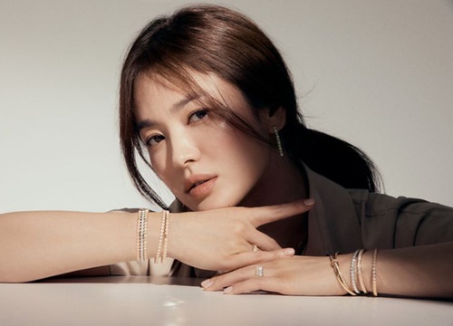 Song Hye Kyo tái hợp đạo diễn Hậu Duệ Mặt Trời, liên tục nhận 3 phim, comeback cực mạnh luôn?