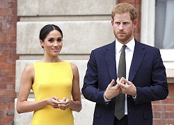 Vạch trần lý do Meghan Markle đưa con gái về hoàng gia làm lễ rửa tội, dồn Nữ hoàng vào thế bí