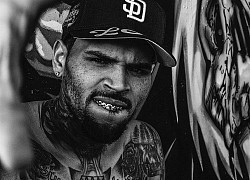 Chris Brown phủ kín 28 chiếc răng bằng vàng