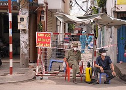 Cô gái trong khu phong tỏa nài nỉ xin ra ngoài gặp người yêu, người canh chốt nói 5 chữ thấu tình đạt lý