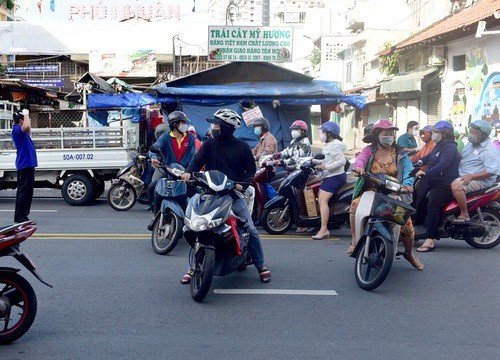 TPHCM: Siêu thị đóng cửa từ 16h để nhân viên, khách hàng về nhà sớm