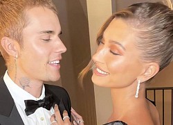 Hailey mặc đồ xuyên thấu táo bạo bảo sao Justin Bieber hai tay phải giữ khư khư lấy vợ