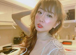 Hot mom bị 'ném đá' vì diện đồ xuyên thấu nấu cơm