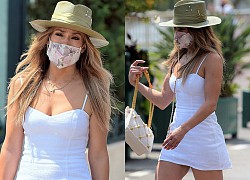 Jennifer Lopez đeo dây chuyền mặt chữ "BEN" đi mua sắm cùng bạn bè