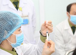 Mắc ung thư có nên tiêm vaccine Covid-19?