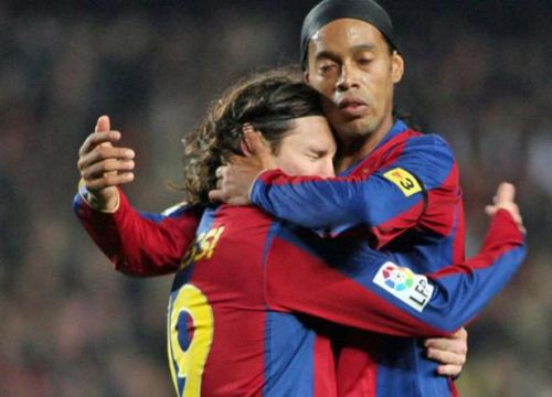 Messi gặp rắc rối, Ronaldinho khuyên đừng đi đâu cả