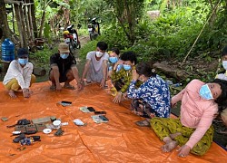 Rủ nhau lên đồi đánh bạc, dùng bộ đàm để đối phó lực lượng chức năng