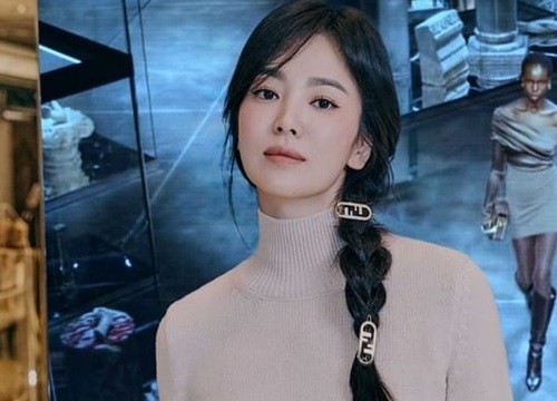 Song Hye Kyo thăng hạng nhan sắc nhờ kiểu tóc, cách dùng phụ kiện "ăn đứt" Triệu Vy