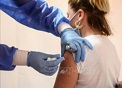 Tổng thống Pháp kêu gọi người dân tích cực tiêm vaccine ngừa COVID-19