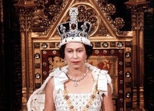 8 bí mật về chiếc vương miện của Nữ hoàng Elizabeth II