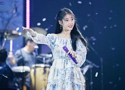 Bắt quả tang IU "vào vai" fan cứng săn vé concert chính mình nhưng lại nhận cái kết "hoang mang Hồ Quỳnh Hương"