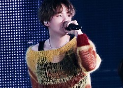 Chiếc áo mềm mại gợi cảm thể hiện đúng chất 'đường ca' Suga BTS