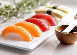 Đầu bếp hướng dẫn làm sushi chuyên nghiệp