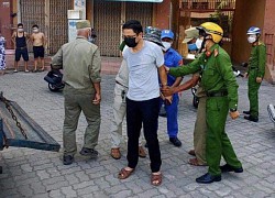 Khống chế phó chánh văn phòng Đoàn ĐBQH Đà Nẵng vì 'gạt tay trúng mặt' nhân viên xét nghiệm