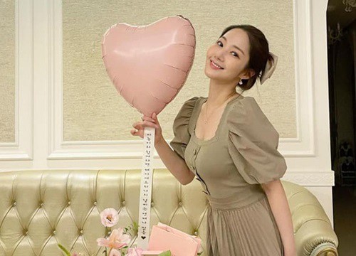 Park Min Young được ca ngợi là người có body mặc gì cũng đẹp, nhưng điều đó có xảy ra trong màn đụng hàng này?