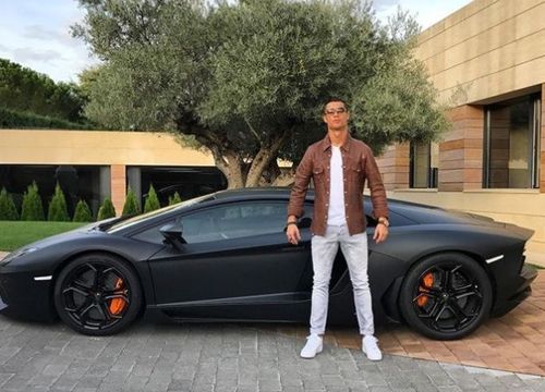 Bộ sưu tập xe của Ronaldo: Bugatti, Ferrari và còn gì nữa?